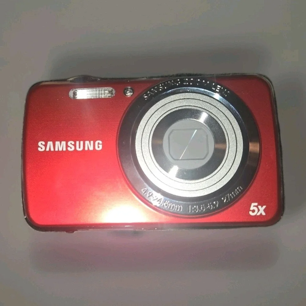 Samsung PL20 Digital Compact Camera 14.2MP 5x Zoom RED New Open Box